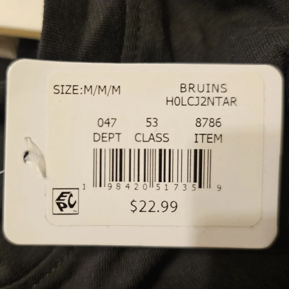 NWT Boston Bruine NHL Official Licensed Black T-Shirt. Size:M. - Picture 4 of 4